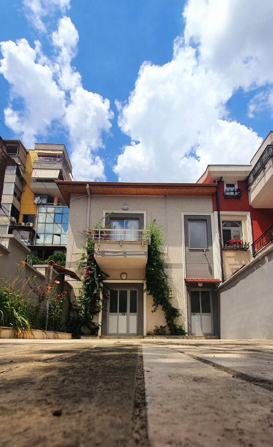 A Cheerful Villa With Free Parking Space Tirana Esterno foto